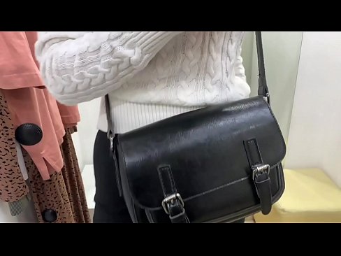 ❤️ Јавна мастурбација на младата кучка FeralBerry со дилдо во фитинг просторијата ❤️❌ Руско порно кај нас mk.tubsexercom.ru ❤